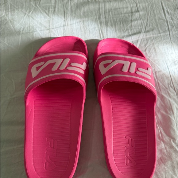 Fila Fuscia Pink Slide Sandals Women’s size 8 - Picture 2 of 6